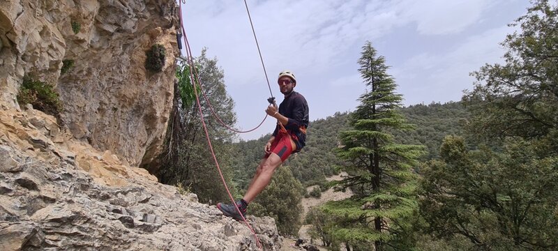 LE SKI CLUB IFRANE ET CLUB GEOPARC M’GOUN EN STAGE DE SECURITE EN ESCALADE